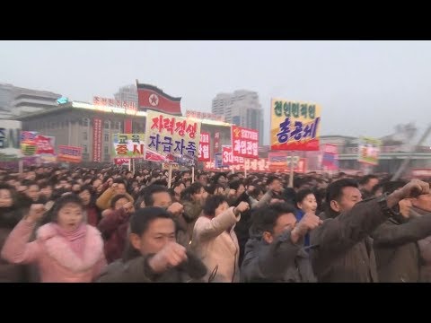 北朝鮮の新年のパレードwidth=190