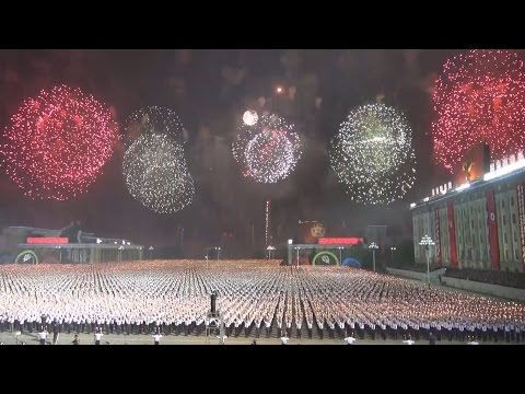 北朝鮮の党大会開で盛大なマスゲームwidth=190