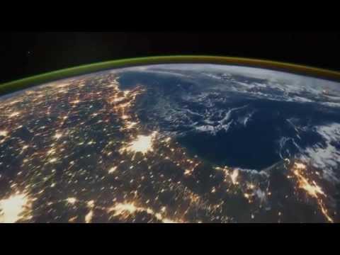 地球の夜景を国際宇宙ステーションから撮影width=190